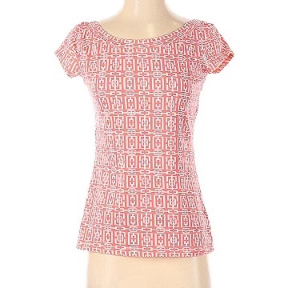 Patterned scoop back shirt